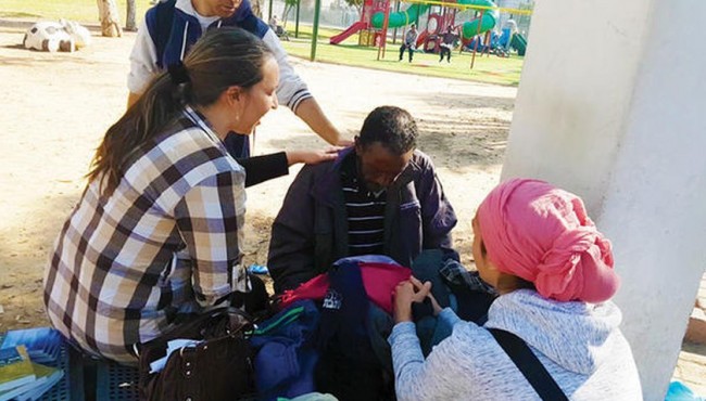 Cristianos hacen evangelismo en las calles de Israel y luego de las oraciones las personas son sanadas